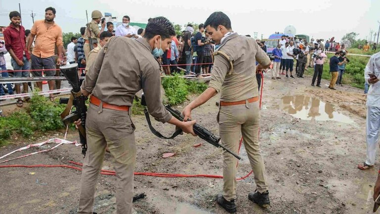 विकास दुबे एनकाउंटर: SC ने योगी सरकार को दी क्लीन चिट, जांच रिपोर्ट सार्वजनिक करने को कहा UP Tak