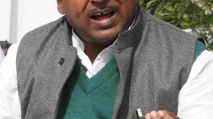 MLC चुनाव: गायत्री प्रजापति के बेटे पर वोटों की खरीद-फरोख्त के आरोप, जानिए क्या है मामला UP Tak