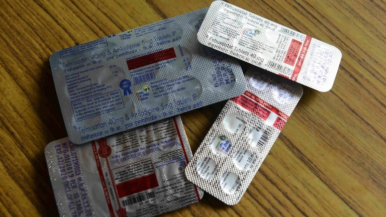 UP: सरकारी डॉक्टर ब्रांडेड दवाएं नहीं, जेनेरिक मेडिसिन लिखेंगे, जानें आपका क्या होगा फायदा UP Tak