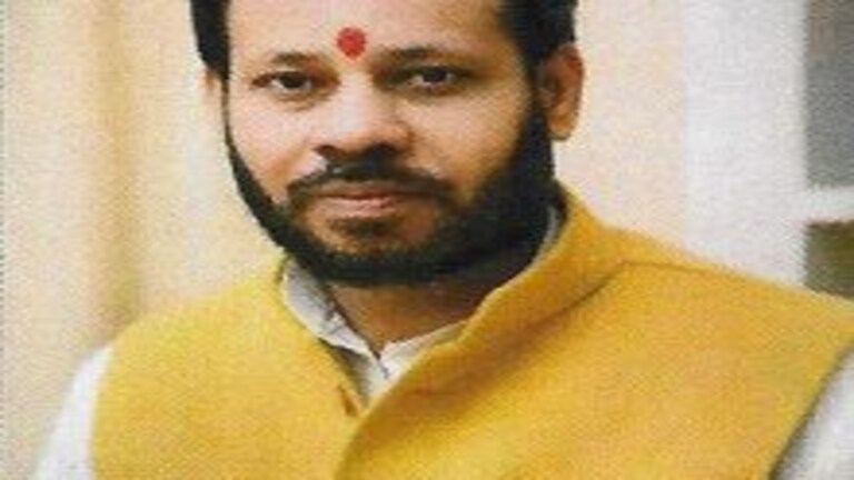 एसपी विधायक के बिगड़े बोल- ‘PM मोदी को बताया नटवरलाल, जनता को कहा महामूर्ख’ UP Tak