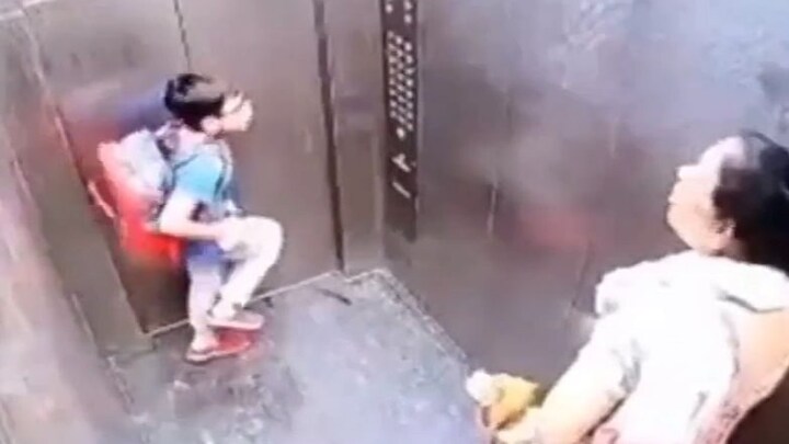 गाजियाबाद: लिफ्ट में बच्चे को कुत्ते के काटने के बाद लगाया गया नोटिस, लोगों ने कही ये बात UP Tak