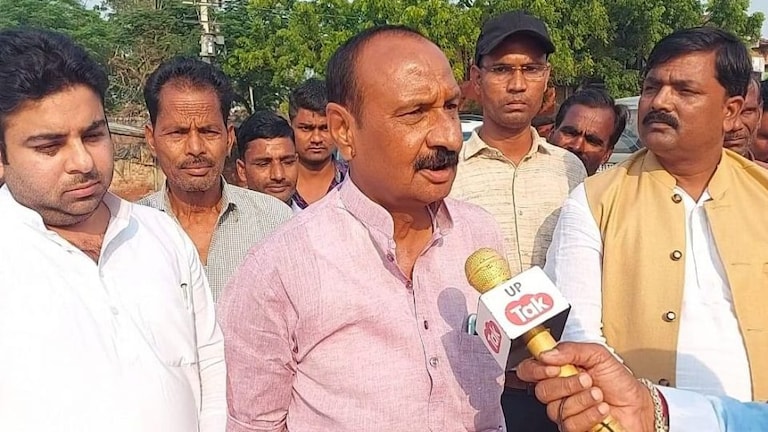 गोला उपचुनाव: अखिलेश यादव के यहां भी आने पर सस्पेंस? जानें SP कैंडिडेट ने क्या कहा UP Tak