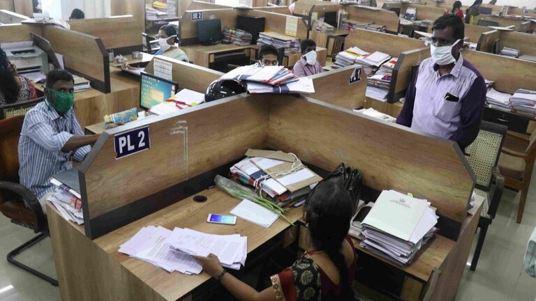 UP: 50+ उम्र वाले कर्मचारियों की स्क्रिनिंग के मायने समझिए, क्या रिटायर करने की है तैयारी? UP Tak