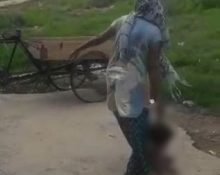 हापुड़: नन्ही मासूम को निर्दयी मां ने उछालकर फेंका, बेरहमी से चप्पल से पीटा, Video वायरल UP Tak