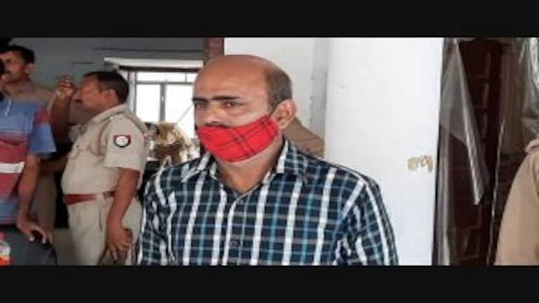 रामपुर: शिक्षक ने 11वीं की छात्रा से की बदतमीजी, जबर्दस्ती लगाया केक, पुलिस ने किया अरेस्ट UP Tak