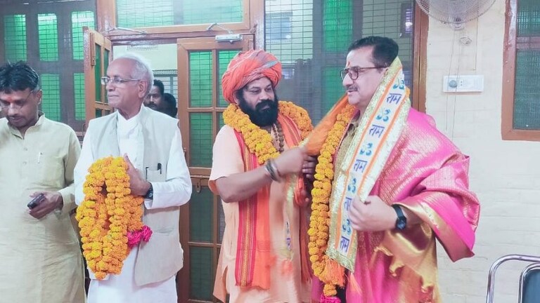 अयोध्या: भगवाधारी हुए वसीम रिजवी उर्फ जितेंद्र नारायण त्यागी, बोले- अब लूंगा सन्यास UP Tak