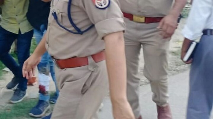 नोएडा: सोशल मीडिया पर दोस्ती कर लोगों को ठगने वाले गिरोह का भंडाफोड़, दो गिरफ्तार UP Tak