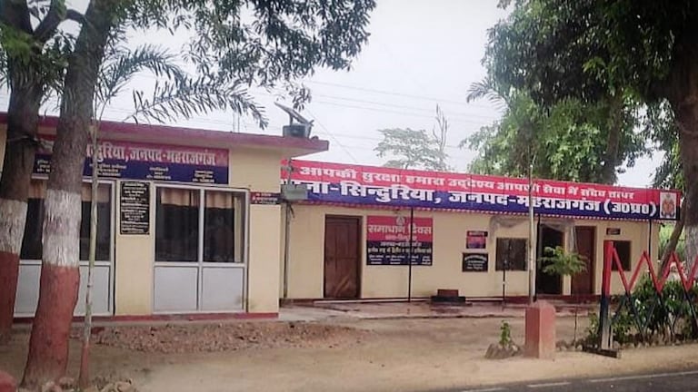 महराजगंज: रोते हुए थाने पहुंचा पति, बोला- ‘साहब बचा लीजिए मेरी पत्नी मुझे बहुत मारती है’ UP Tak