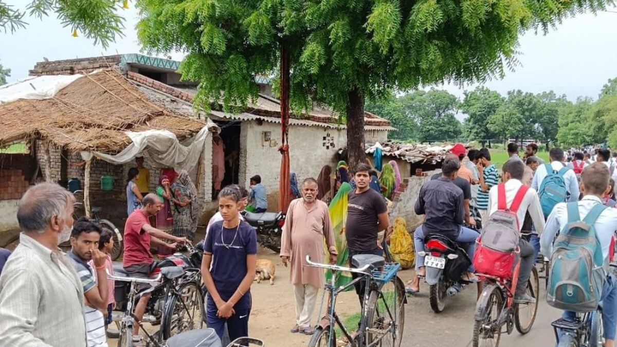 प्रयागराज में नहीं थम रहा आकाशीय बिजली का कहर, लाइटनिंग से फिर हुई 2 की मौत, 3 घायल UP Tak