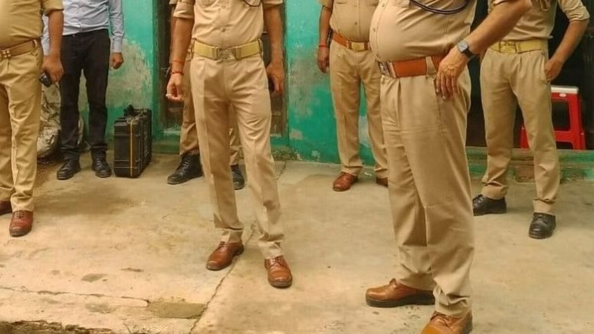 बांदा: मानसिक तनाव में रह रहे सिपाही ने फंदे से लटककर की आत्महत्या, जांच में जुटी पुलिस UP Tak