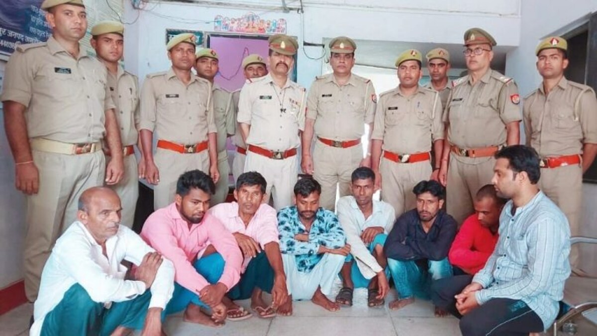 अमरोहा: गोशाला में 61 गायों की मौत के मामले में पुलिस ने 8 लोगों को किया गिरफ्तार UP Tak