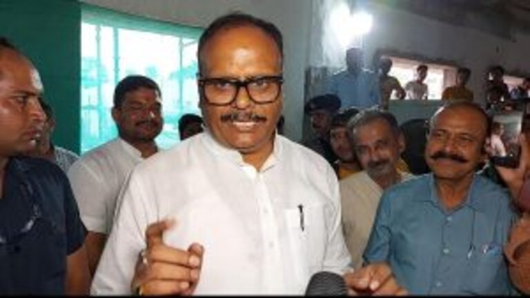 बृजेश पाठक ने समाजवादी पार्टी को गुंडे-माफिया का जमावड़ा बताया, अखिलेश को लेकर कही बात UP Tak