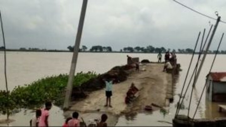 गाजीपुर में गंगा नदी खतरे के निशान से ऊपर, 3 सेमी प्रति घंटे की रफ्तार से बढ़ रहा पानी UP Tak