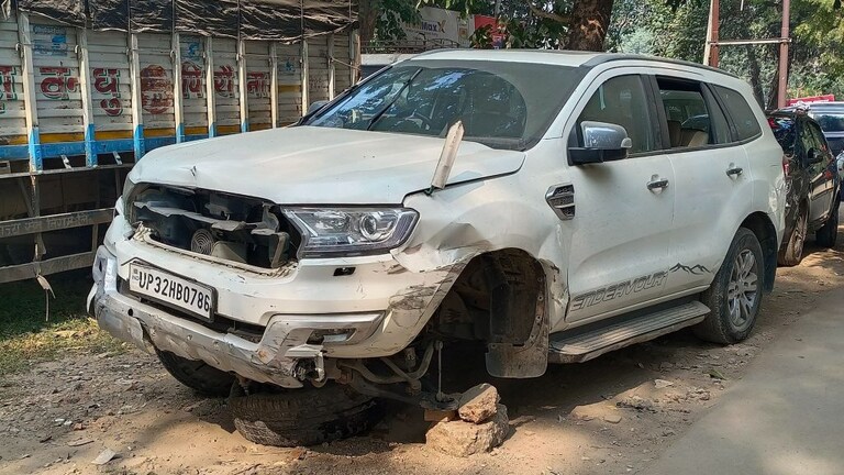 प्रयागराज: MLA अब्बास अंसारी के खानसामा ने कई गाड़ियों को मारी टक्कर, सड़क पर मची दहशत UP Tak