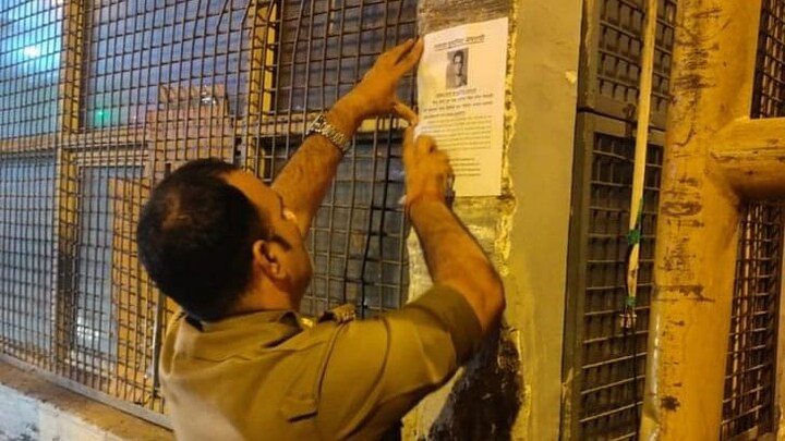 सुल्तानपुर: महिला सिपाही से रेप के आरोपी दारोगा पर घोषित हुआ इनाम, जगह-जगह लगे पोस्टर UP Tak