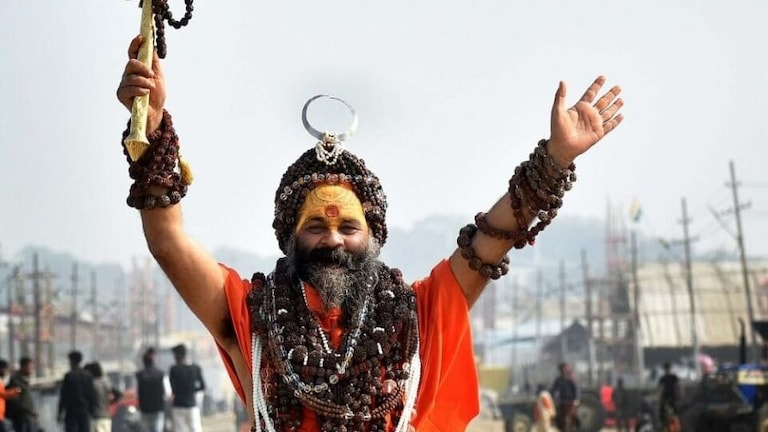 नेपाल नरेश ने दिया मुकुट, 11 हजार रुद्राक्ष शरीर पर हैं धारण, ऐसे हैं मोनी बाबा UP Tak