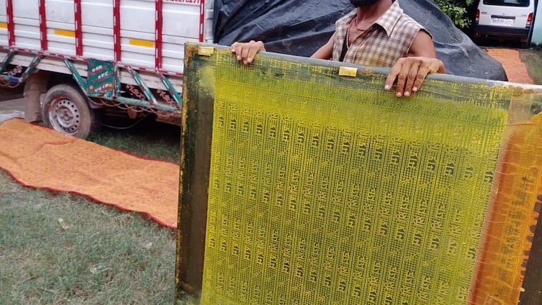 प्रयागराज का ऐसा गांव जहां मुस्लिम बनाते हैं मां की चुनरी, नवरात्रि में बढ़ जाती है मांग UP Tak