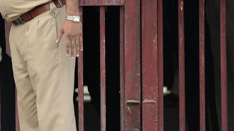 यूपी की जेलों में बंद दुर्दांत अपराधियों, माफिया की हर गतिविधियों पर रहेगी कैमरों की नजर UP Tak