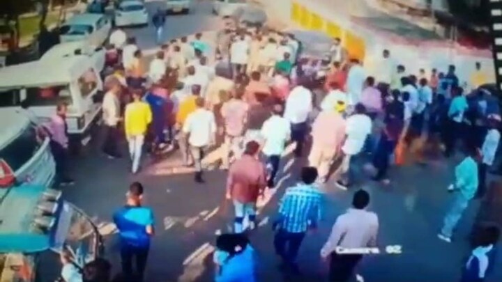 प्रयागराज: अस्पताल में डॉक्टरों और तीमारदारों के बीच जमकर मारपीट, CCTV वीडियो आया सामने UP Tak
