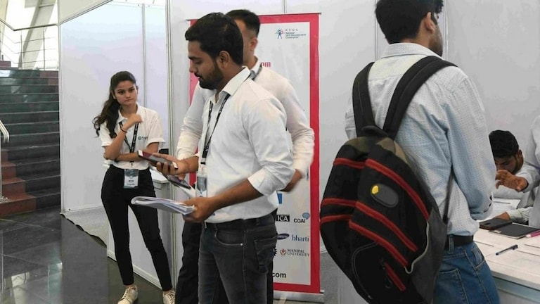 अल्पसंख्यक युवाओं के लिए यूपी में लगेंगे रोजगार मेले, जानें योगी सरकार की क्या है तैयारी UP Tak