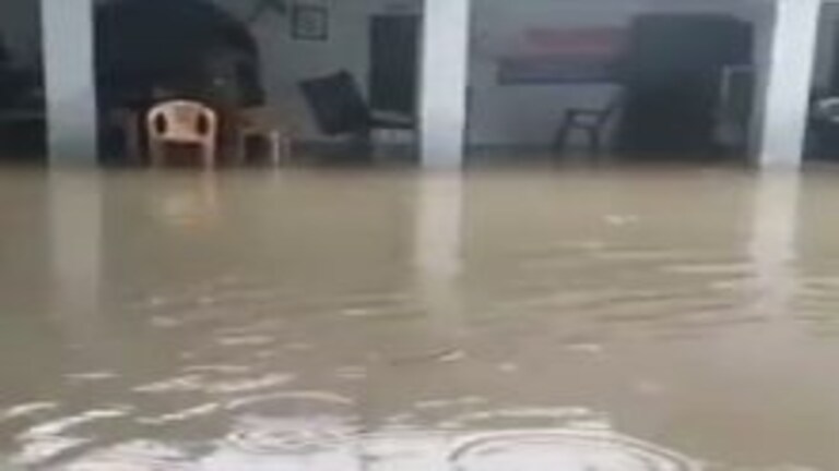 कानपुर में हुई ऐसी बारिश कि थाने से बाहर हुई पुलिस, अंदर भर गया पानी UP Tak