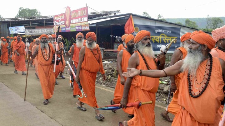 अखाड़ों का अनूठा ‘लोकतंत्र’! जानें साधु कैसे चलाते हैं धर्म के अखाड़े UP Tak