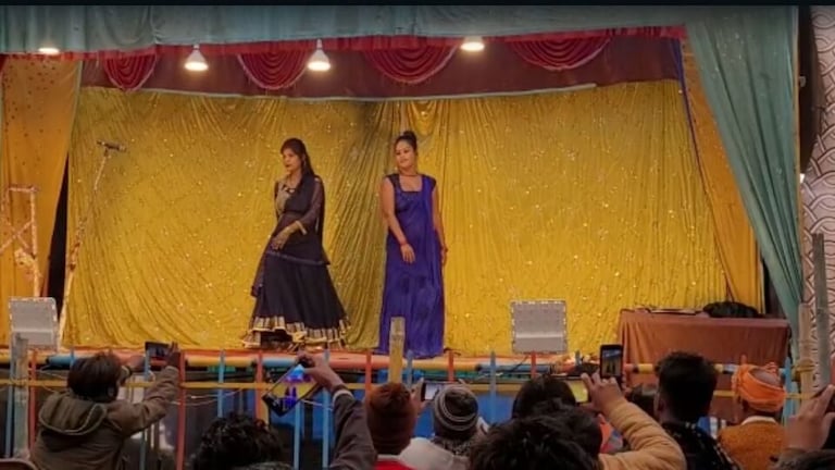 गुरु गोरक्ष मंदिर के खिचड़ी मेले में बार-बालाओं ने किया अश्लील डांस, पुलिस मूकदर्शक बनी रही UP Tak