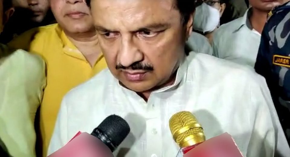 नोएडा में महिला से अभद्रता का मामला: MP महेश शर्मा पुलिस पर भड़के, बोले- शर्मिंदा हूं मैं UPTak