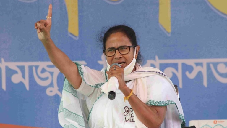 अतीक-अशरफ की हत्या: CM ममता बोलीं- UP में कानून-व्यवस्था चरमरा जाने से स्तब्ध हूं UP Tak