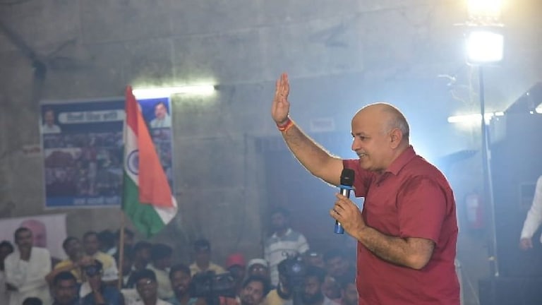 UP में हमारी सरकार बनी तो बजट का 25% हिस्सा करेंगे शिक्षा के लिए इस्तेमाल: मनीष सिसोदिया UP Tak