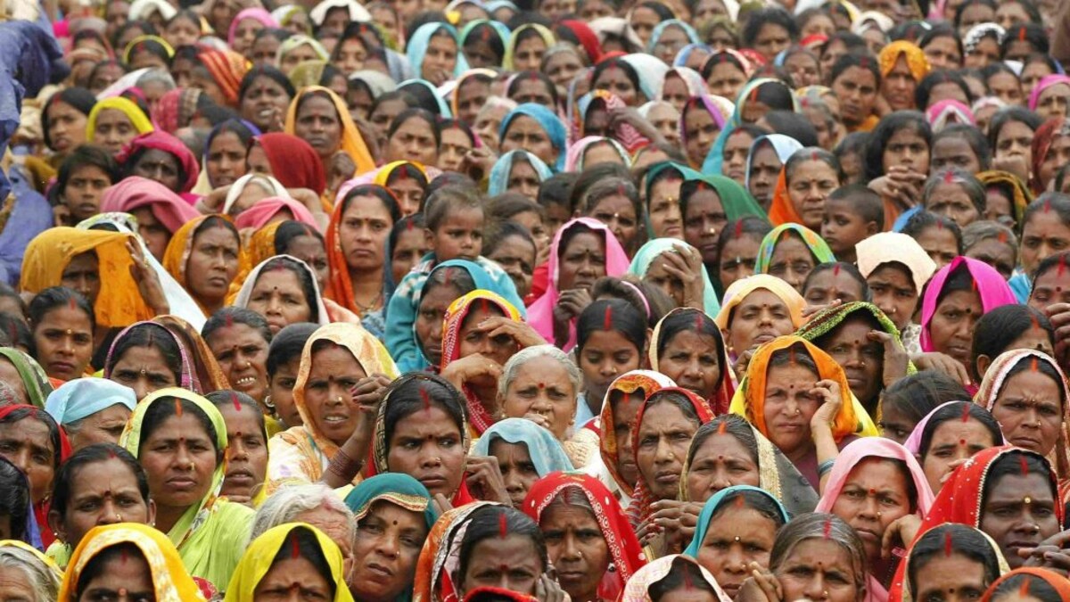 NFHS 5: बिना कानून के ही नियंत्रित हो रही UP की जनसंख्या, अब ये सियासी मुद्दा रह पाएगा? UP Tak