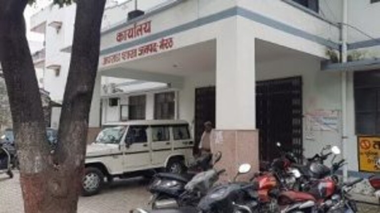 यूपी: 10 रुपये के खाने की थाली के चक्कर में महिला ने 49 हजार गंवाए, आप बचकर रहें UP Tak