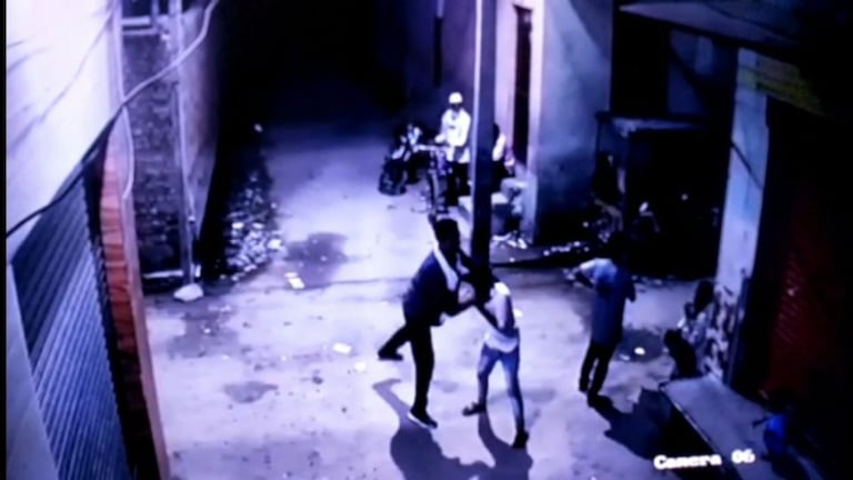 बिना वर्दी सिपाही का गुस्सा CCTV में हुआ कैद, अब सोशल मीडिया में हो रहा वायरल UP Tak