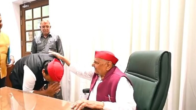 ‘अखिलेश बहुत अच्छा लड़े तुम’, जानिए UP चुनाव के नतीजों पर SP चीफ से क्या-क्या बोले मुलायम UP Tak