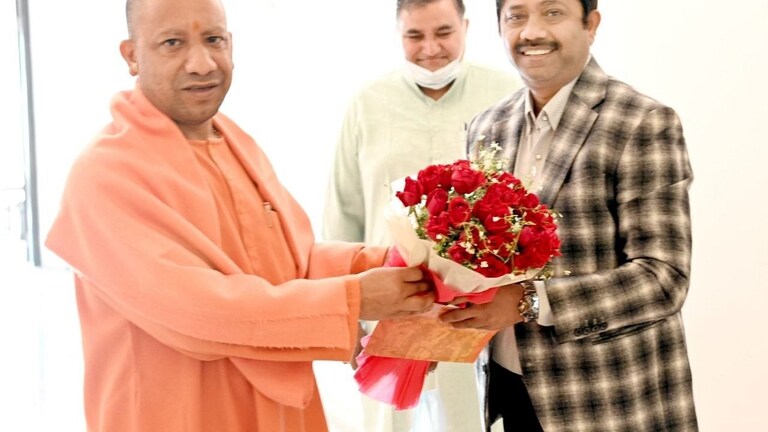 योगी सरकार के मंत्री नंदी ने अखिलेश पर की विवादित टिप्पणी, लादेन से जोड़कर कही ये बात UP Tak