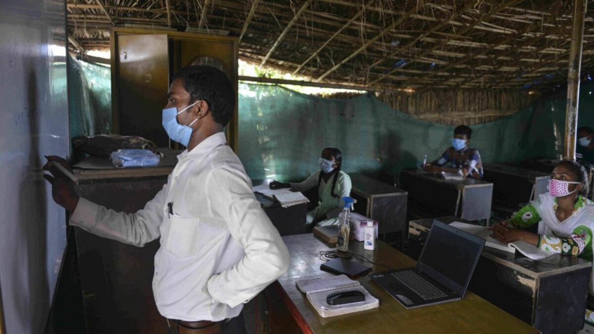यूपी: माध्यमिक स्कूलों में प्रिंसिपल के 2000 पदों पर यूं होगी भर्ती, जानें पूरा फॉर्मेट UP Tak