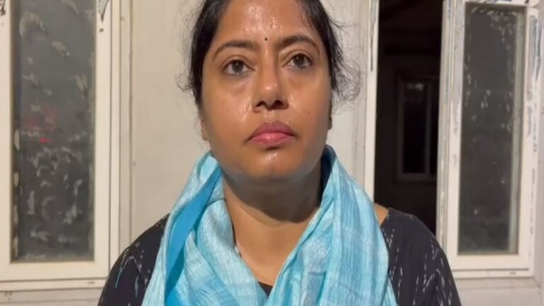 सोनेलाल पटेल की जयंती मनाने को लेकर बवाल, पल्लवी बोलीं- लखनऊ में बुकिंग कराई जा रही कैंसिल UP Tak