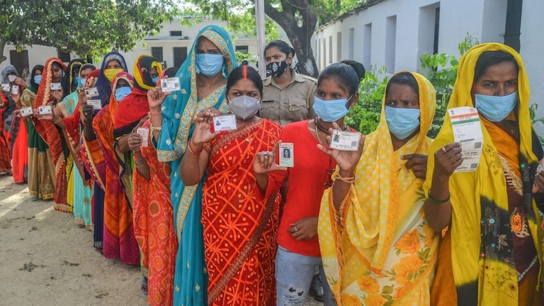 यूपी निकाय चुनाव की तारीखों के ऐलान पर हाईकोर्ट ने लगाई रोक, आरक्षण का फंसा पेंच UP Tak