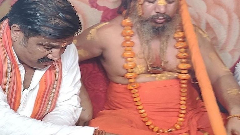 हवा हवाई साबित हुआ महंत परमहंस की जलसमाधि का दावा, अब करेंगे आमरण अनशन UP Tak