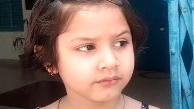 5 साल की बच्ची फरियादी बन लगाई DM से गुहार, बोली- मैडम कोई अच्छा पार्क नहीं, झूले टूटे हैं UP Tak