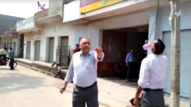 बुलंदशहर: ग्राहक को गाली देते हुए पीएनबी के मैनेजर का वीडियो वायरल UP Tak