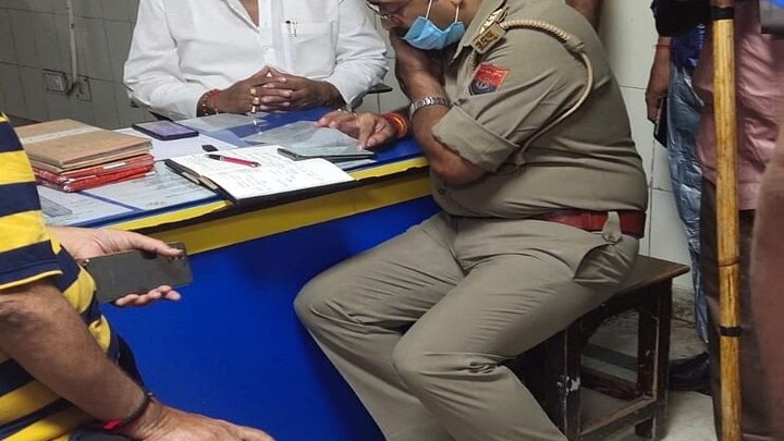 UP: दुकान के बाहर लगे टीनशेड में उतरा करंट, 4 की मौत, 5 घायल, CM योगी ने दिए जांच के आदेश UP Tak