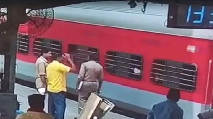 प्रयागराज: अग्निपथ योजना के खिलाफ बवाल के कारण 6000 से ज्यादा रेलवे टिकट हुए कैंसिल UP Tak