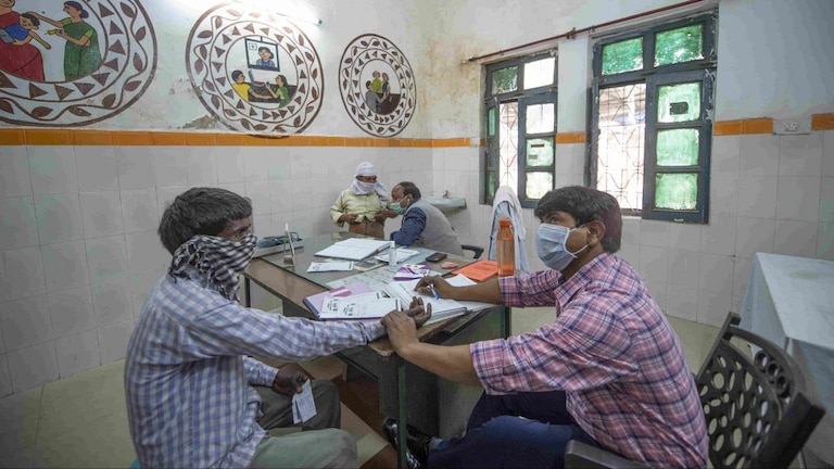 उत्तर प्रदेश में 229 डॉक्टरों की सेवाएं की गई समाप्त, आप खुद जानिए आखिर क्या है इसकी वजह? UP Tak