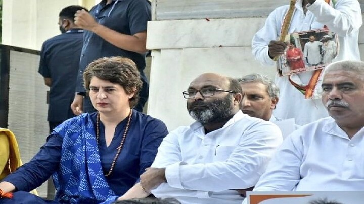 तस्वीरें: प्रियंका का मौन व्रत धरना, लखीमपुर खीरी केस में मंत्री को बर्खास्त करने की मांग UP Tak