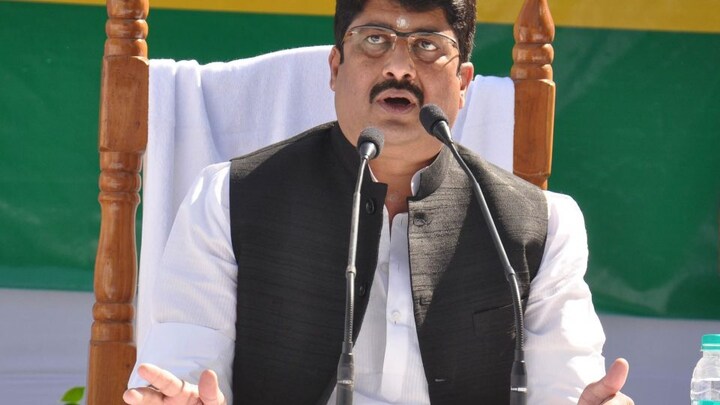 कुंडा: वोटिंग के बाद बुरे फंसे राजा भैया, गंभीर धाराओं में दर्ज हुआ केस, जानें पूरा मामला UP Tak