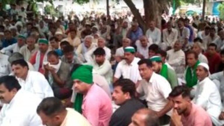 माइक से मारने-स्याही फेंकने के मामले में टिकैत ने बताई पूरी घटना, इधर सिसौली में हुई बैठक UP Tak