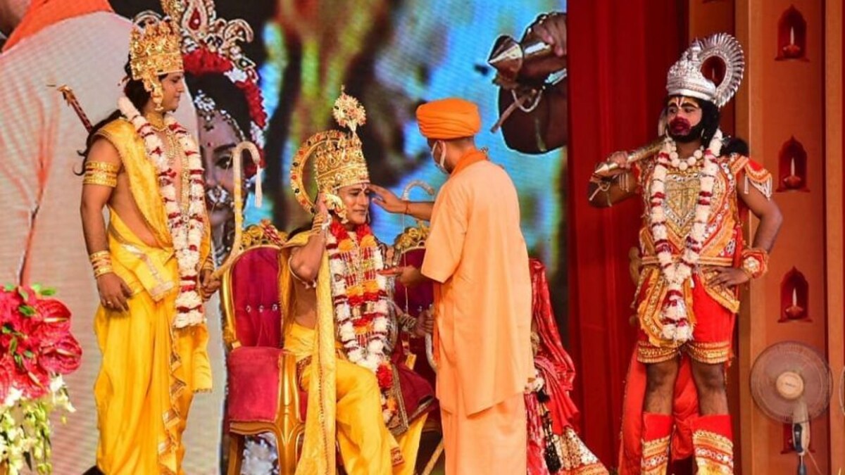 अयोध्या दीपोत्सव कार्यक्रम के दौरान सीएम योगी आदित्यनाथ ने बुधवार को श्रीराम का सांकेतिक राज्यभिषेक किया UP Tak