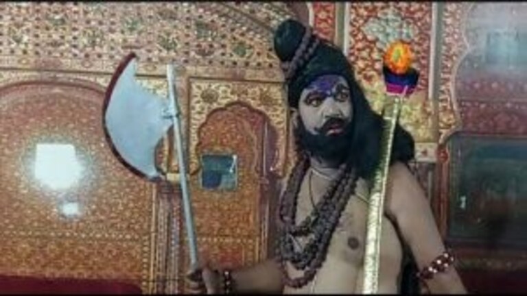 शाहजहांपुर में भाईचारे की अनूठी मिसाल, हिंदू-मुस्लिम- सिख-ईसाई रामलीला में करते हैं अभिनय UP Tak