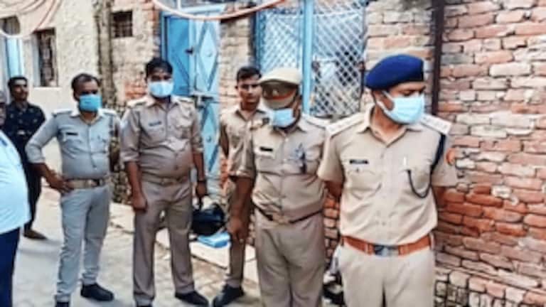 पति ने बीच सड़क पर ईंट से वार कर पत्नी को मार डाला, बिजली बिल भरने को लेकर हुआ था विवाद UP Tak